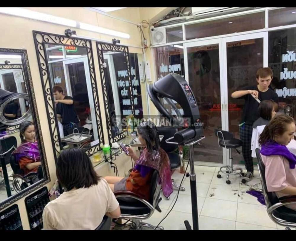 Cần sang tiệm hớt tóc Nam ở đường Thạch Lam Quận Tân Phú Hồ Chí Minh